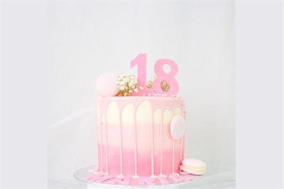 Tarta 18 cumpleaños fondant Fresa y Chocolate Fuenlabrada